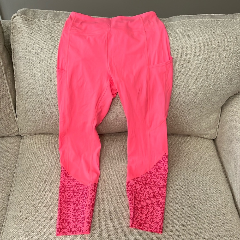 ZYIA flower power capri leggings size 6-8